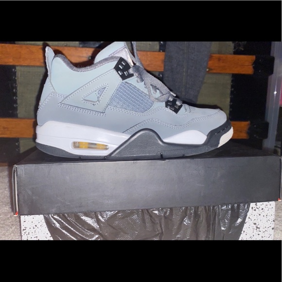 I’m selling them for $380 there my old pair and they don’t fit anymore - Picture 3 of 4